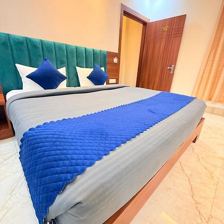 Hotel Tulip Light Матхура Екстер'єр фото