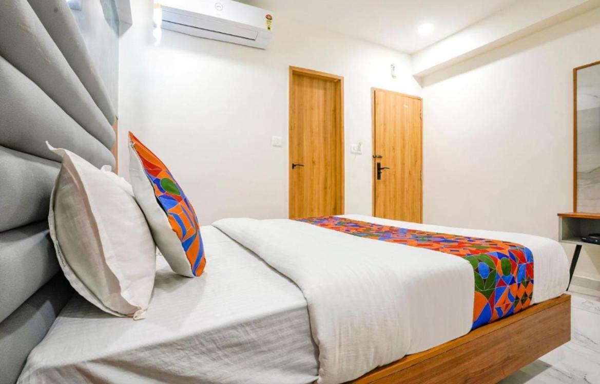 Hotel Tulip Light Матхура Екстер'єр фото